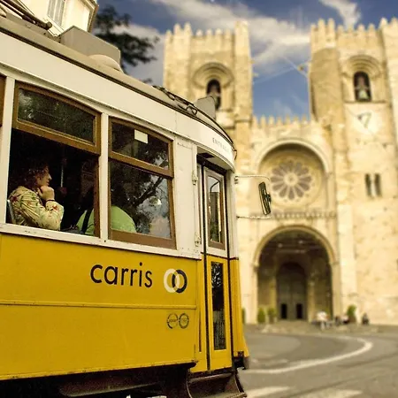 Apartment With 3 Bedrooms In Lisboa With Wonderful City View Furnished Terrace And Wifi 10 Km From The Beach Апартаменты *